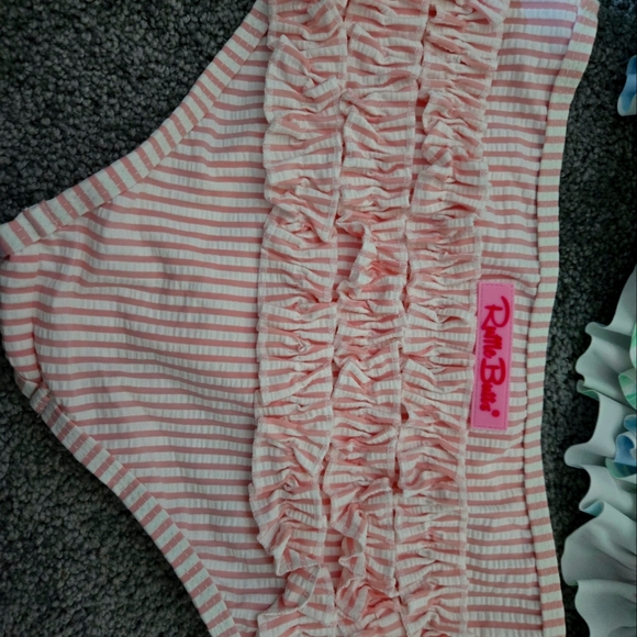 Ruffel Butt's Size 10 girls rashguard 2 piace bathing suite. - Picture 4 of 10